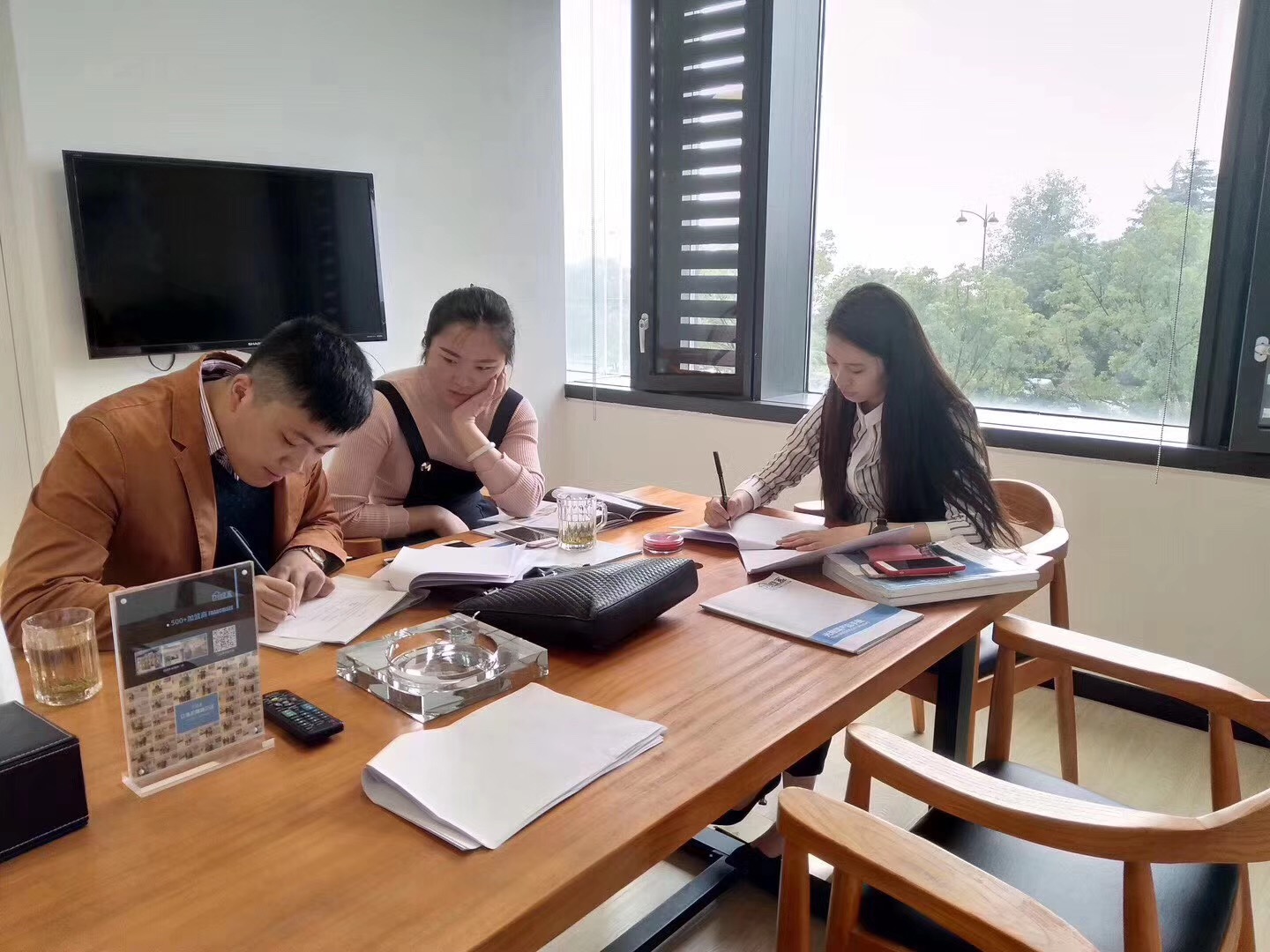 熱烈祝賀蔣總簽約創(chuàng)綠家江蘇省市級代理！