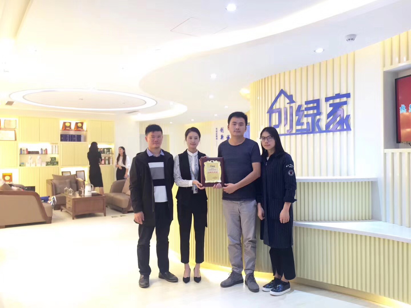 熱烈祝賀余總簽約創(chuàng)綠家江蘇省縣級市代理！
