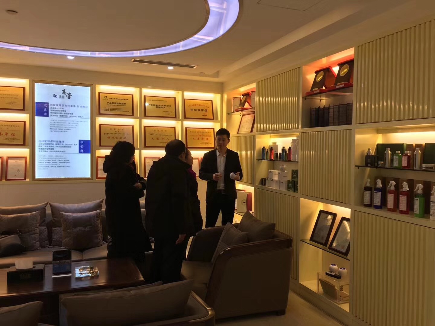 熱烈祝賀王總、葉總夫婦簽約創(chuàng)綠家湖北省縣級市代理！