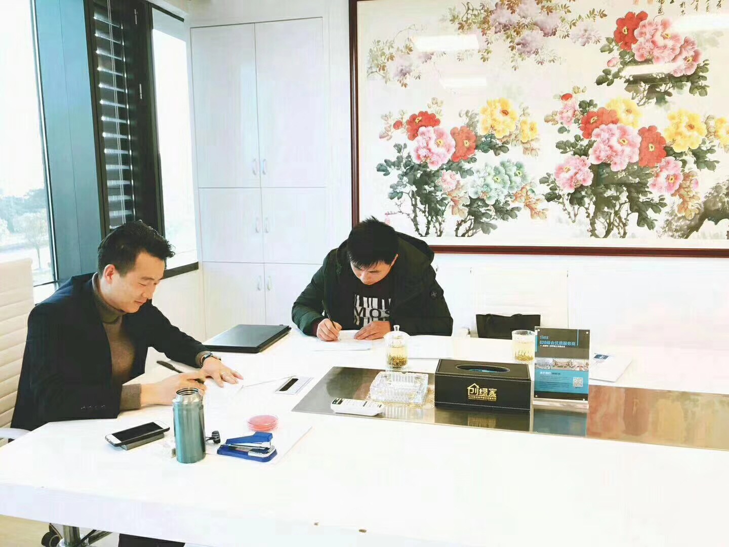 熱烈祝賀丁總夫婦簽約創(chuàng)綠家江蘇省縣級市代理！