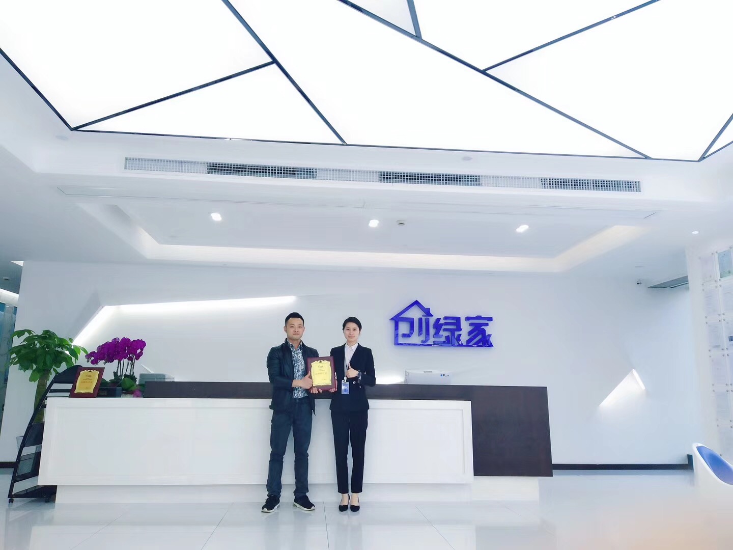 熱烈祝賀張總簽約創(chuàng)綠家重慶市區(qū)級代理！