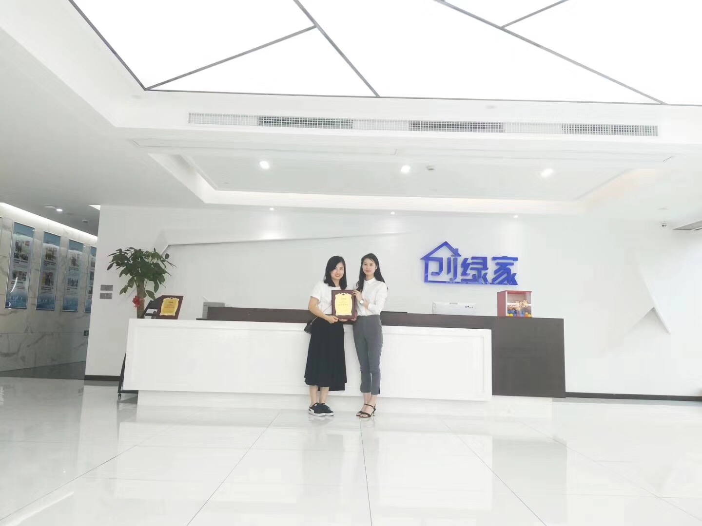熱烈祝賀姚總、張總夫婦簽約創(chuàng)綠家揚(yáng)州市區(qū)級(jí)代理！
