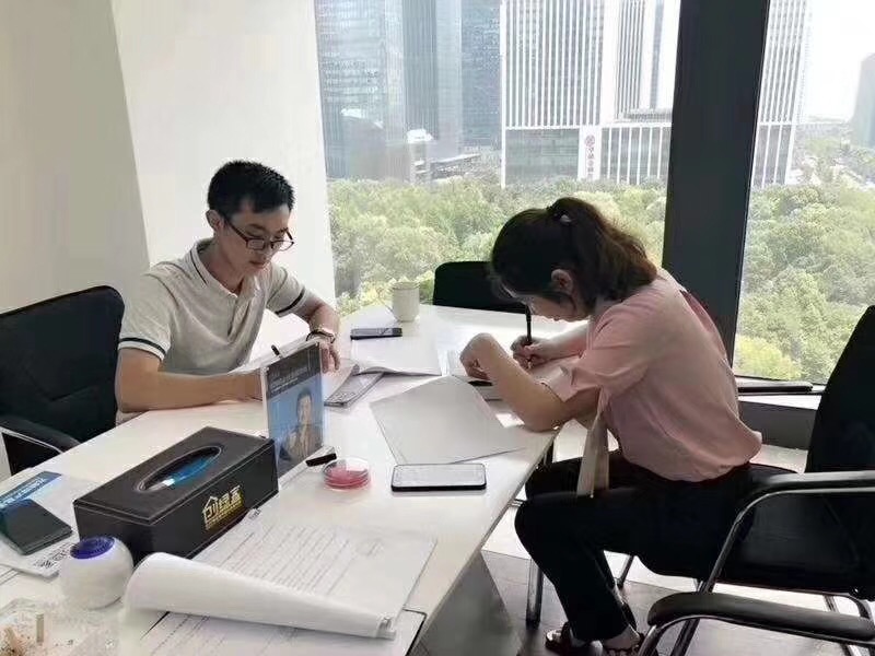 熱烈祝賀周總簽約創(chuàng)綠家重慶市區(qū)級(jí)代理！