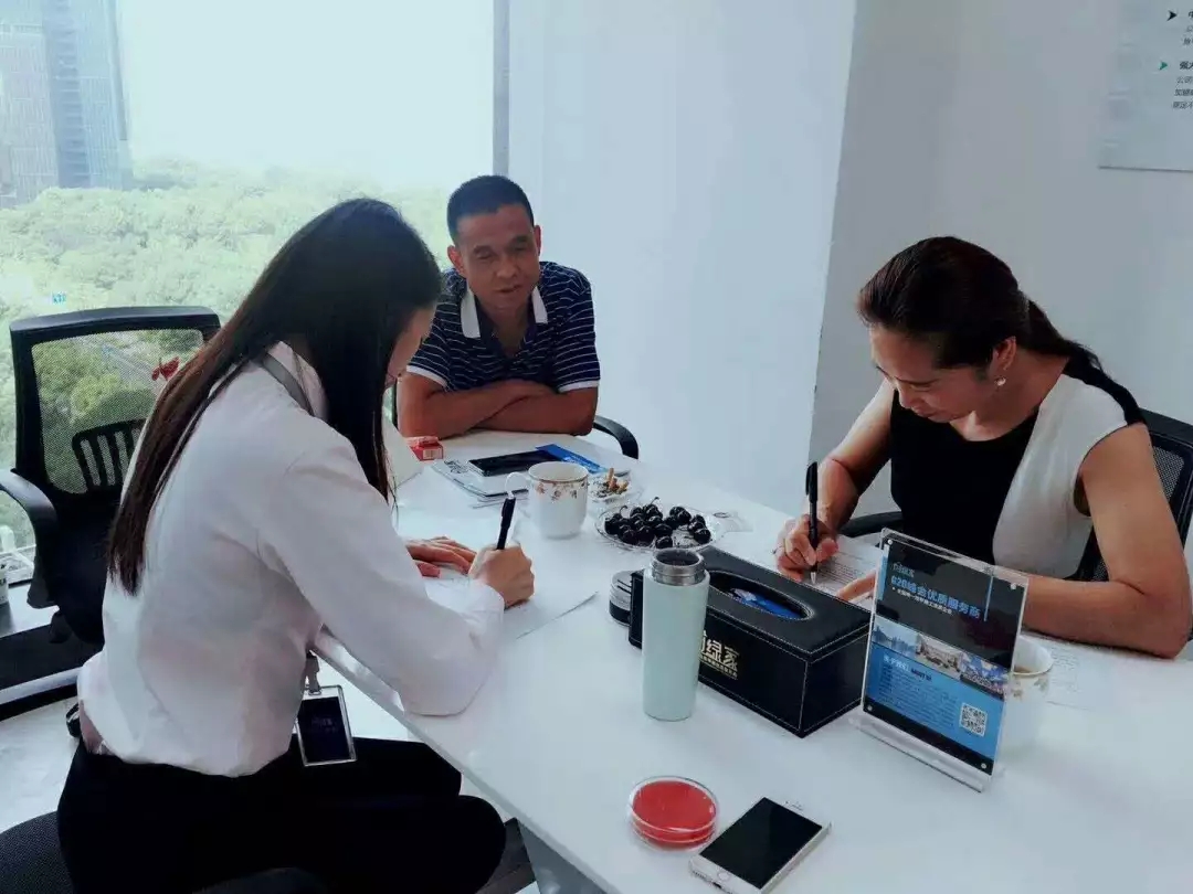 熱烈祝賀李總簽約創(chuàng)綠家河南省區(qū)級代理！