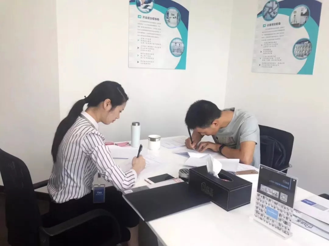 熱烈祝賀劉總簽約創(chuàng)綠家漢中市縣級(jí)代理！