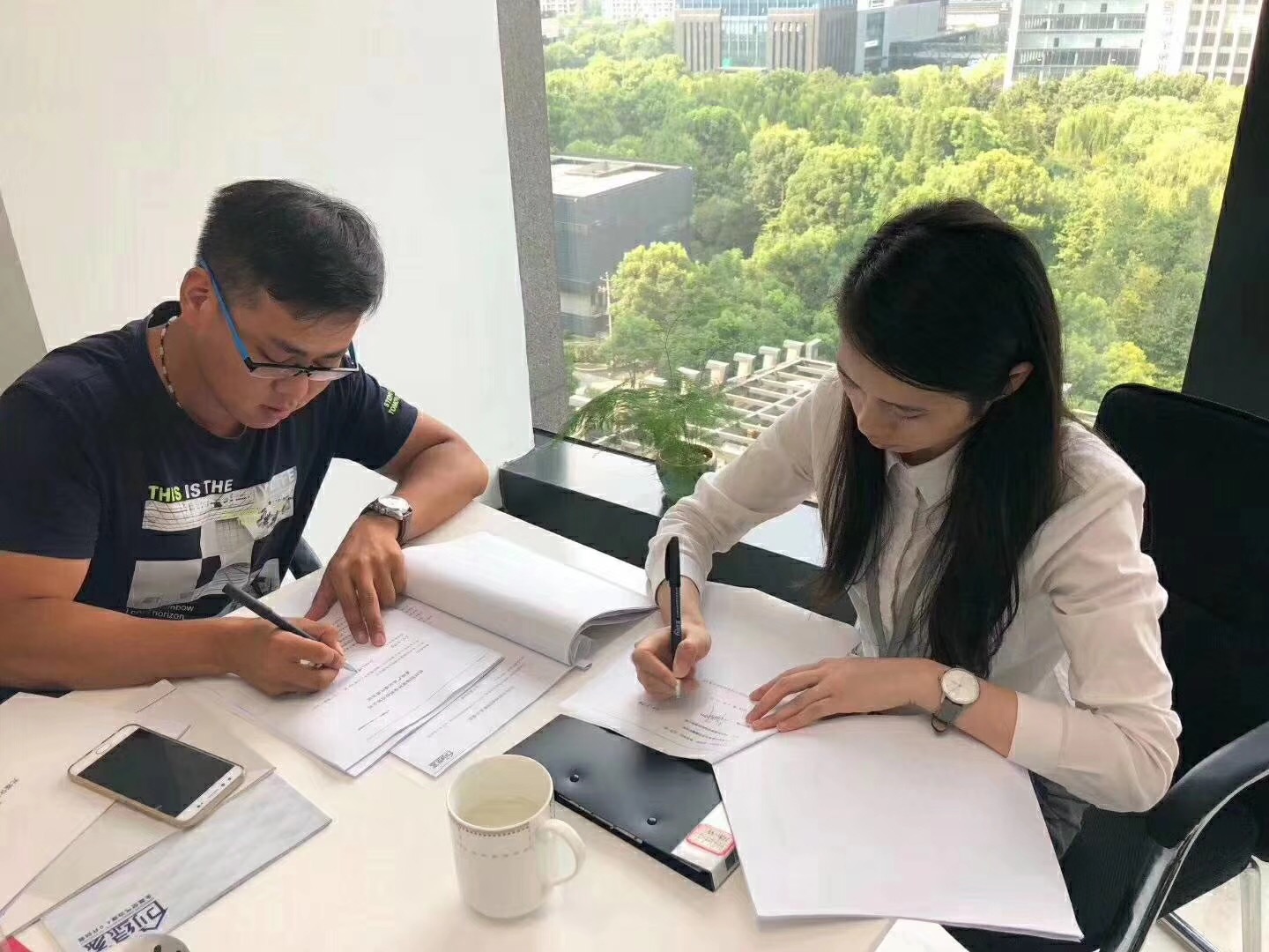 熱烈祝賀王總簽約創(chuàng)綠家西安市區(qū)級代理！