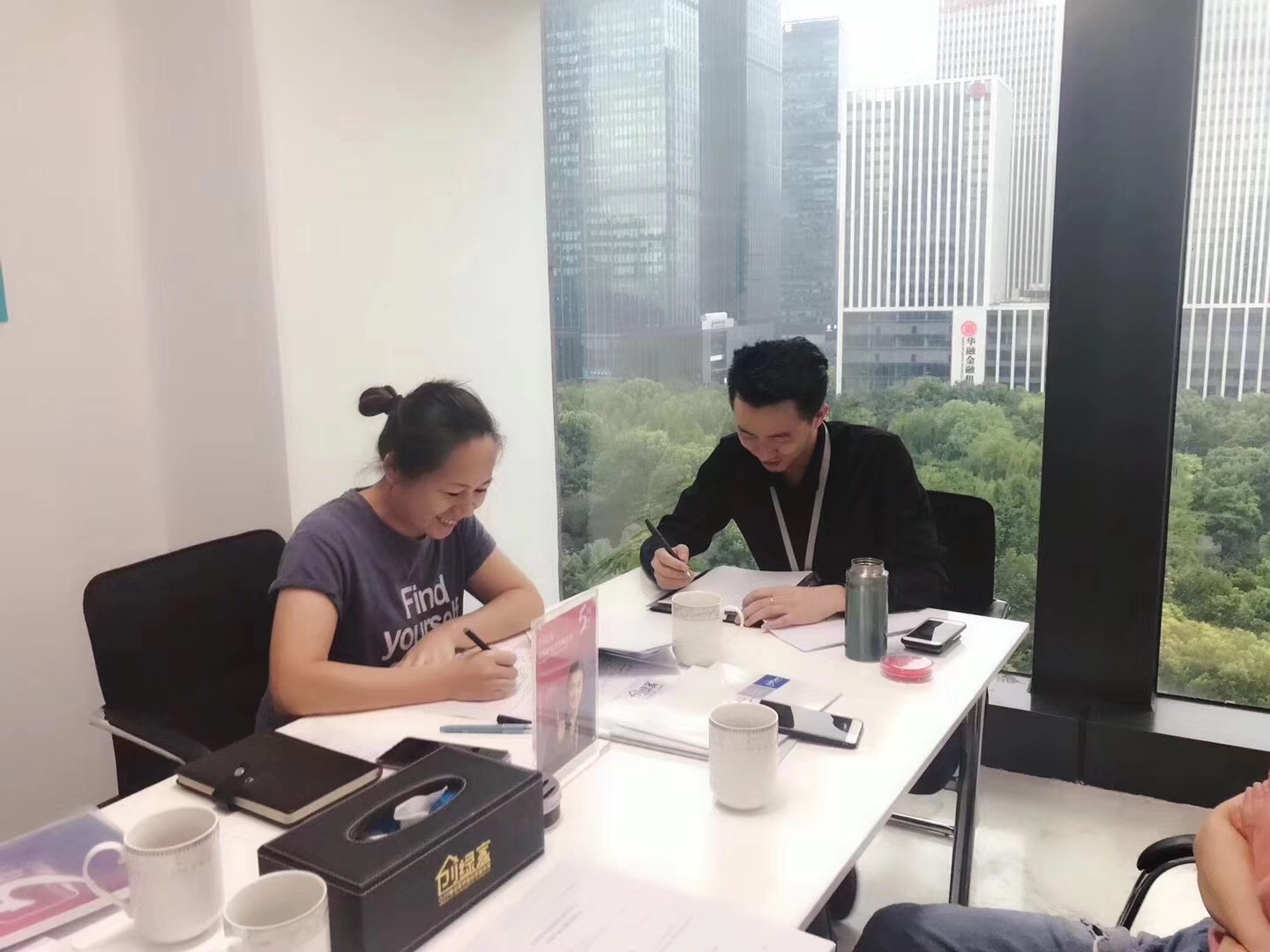 熱烈祝賀李總夫婦、呂總夫婦簽約創(chuàng)綠家永康市區(qū)級(jí)代理！