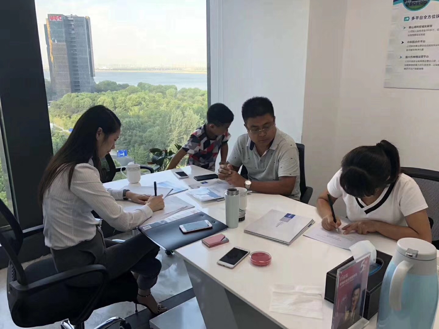 熱烈祝賀李總、關(guān)總簽約創(chuàng)綠家西安市區(qū)級代理！