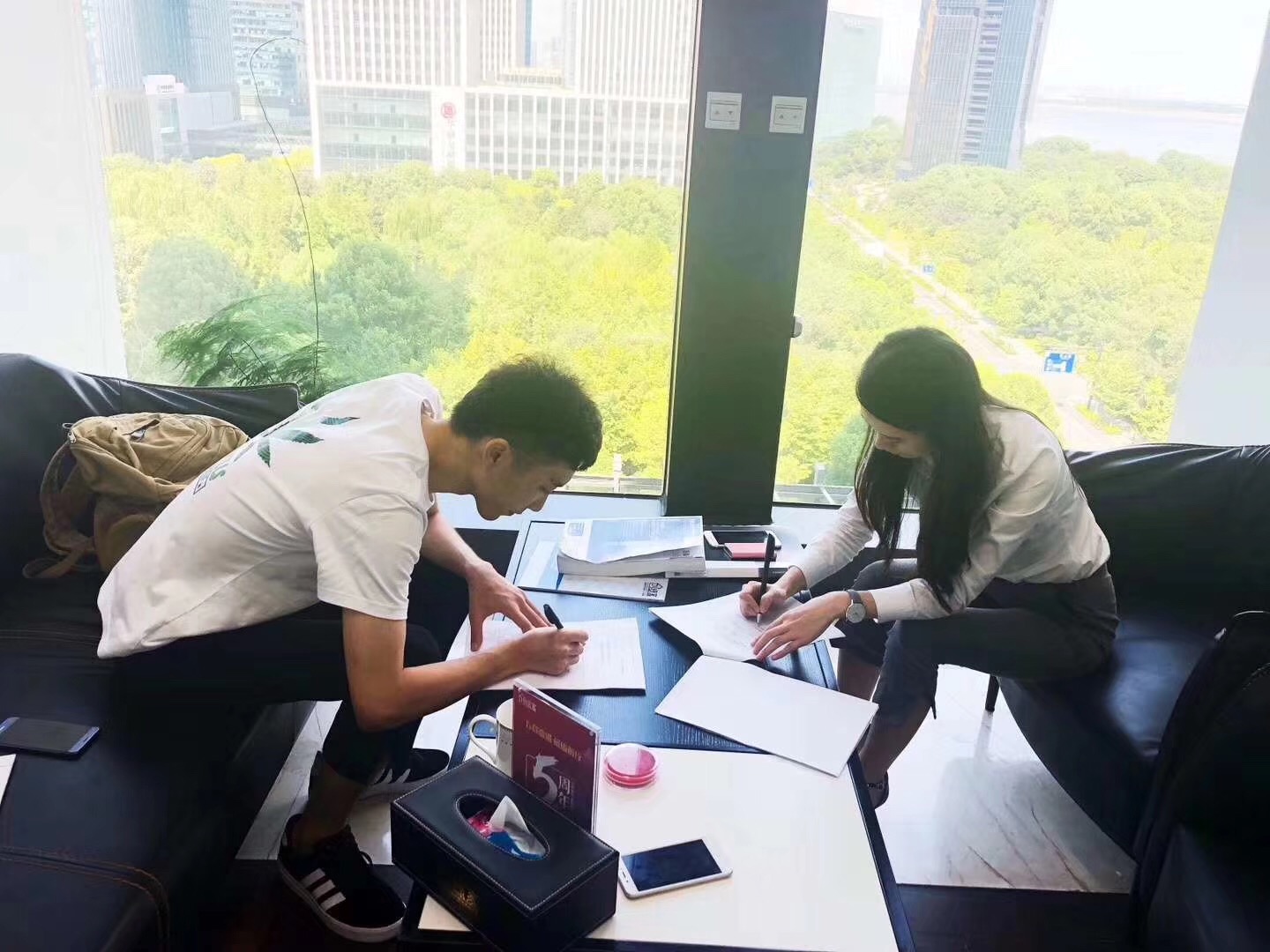 熱烈祝賀陳總簽約創(chuàng)綠家溫州市縣級代理！