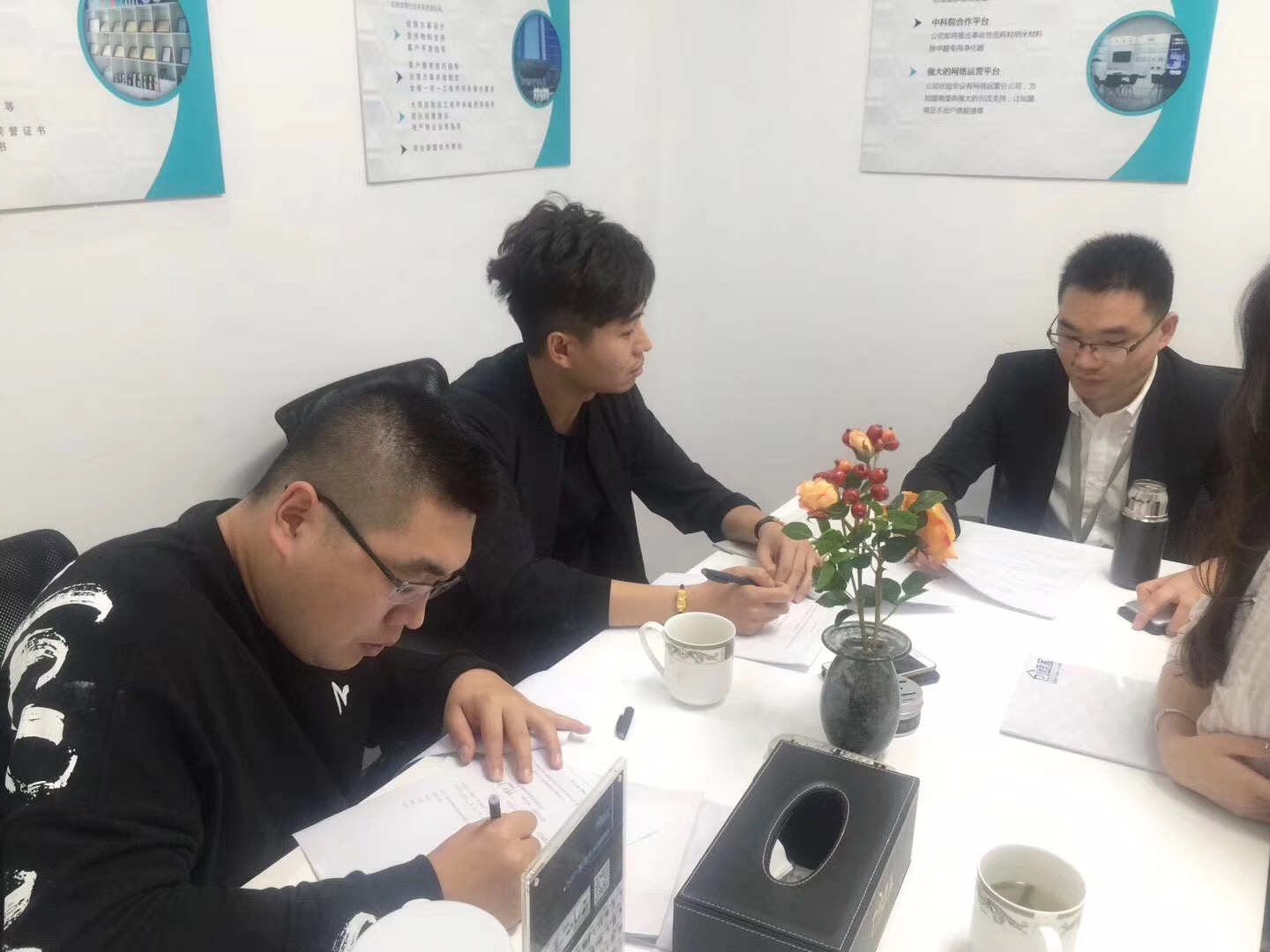 熱烈祝賀李總、王總簽約創(chuàng)綠家鞍山市區(qū)級(jí)代理！