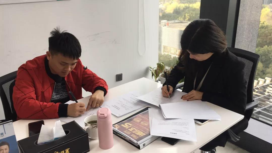 熱烈祝賀鄧總、郭總簽約創(chuàng)綠家江西省某市縣級(jí)代理！