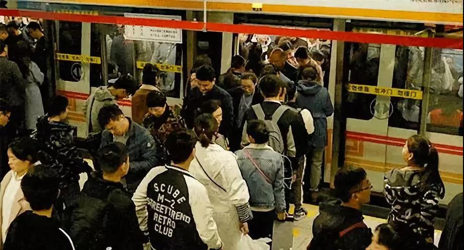 @1895.37萬(wàn)游客 創(chuàng)綠家地鐵廣告看到了嗎？