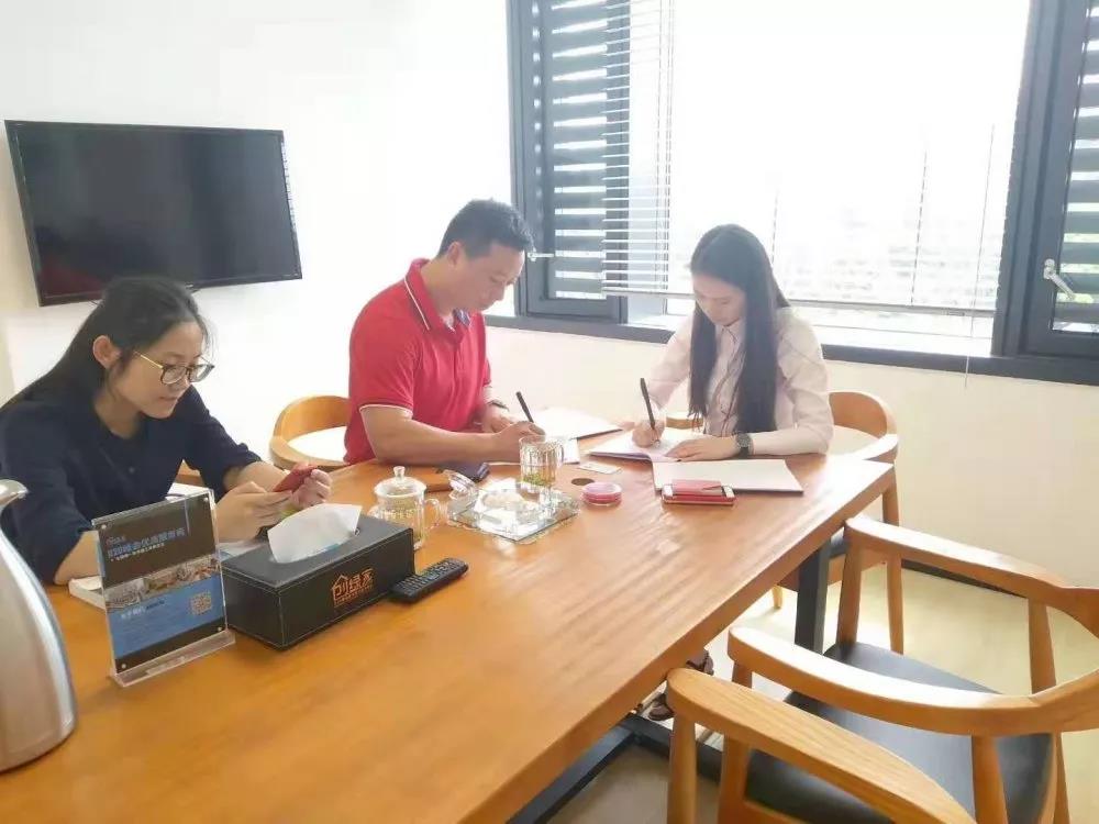 熱烈祝賀余總續(xù)約創(chuàng)綠家海南省三亞市區(qū)級(jí)代理！