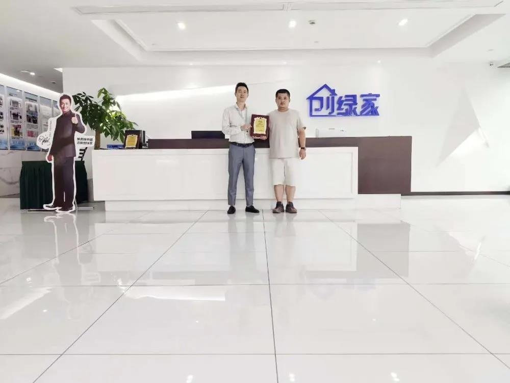 熱烈祝賀何總簽約創(chuàng)綠家廣東省深圳市區(qū)級代理！