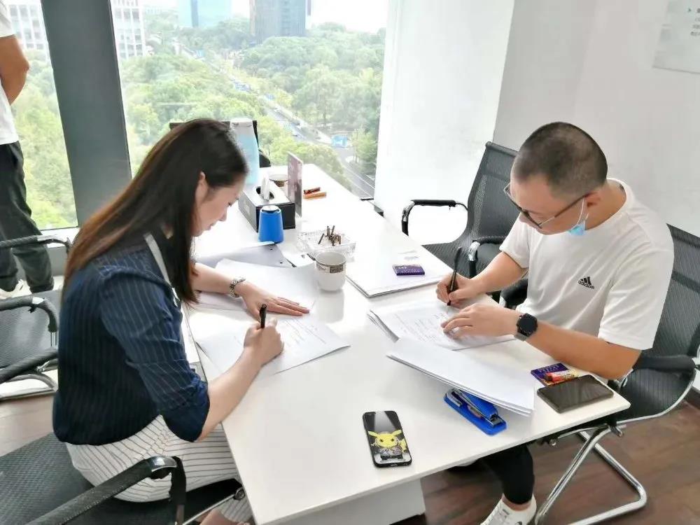 熱烈祝賀李總簽約創(chuàng)綠家福建省莆田市區(qū)級代理！