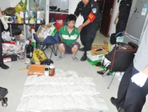 廚房水管破裂傳出刺鼻性氣味，原以為是鄰居家裝修后除甲醛沒到位，沒想到是“絕命毒師”