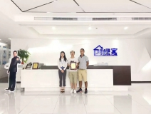 熱烈祝賀劉總、汪總簽約創(chuàng)綠家荊州市縣級代理