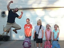 開學(xué)倒計(jì)時(shí)，學(xué)校除甲醛讓熊孩子們?cè)獨(dú)鉂M滿迎接新學(xué)期！