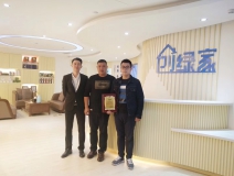 熱烈祝賀何總父子簽約創(chuàng)綠家江西省市級代理！